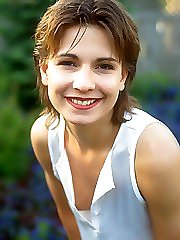 21 pictures - Downblouse Shots upskirt pictures