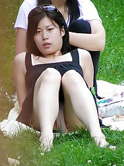 12 pictures - Take a good look up skirts