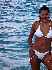 12 pictures - Cameltoe upskirt gallery