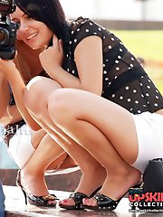 12 pictures - Unintentional upskirt flash pics