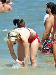 12 pictures - Beach hunter admires sexy bikinis