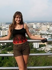 12 pictures - Cameltoe upskirt gallery