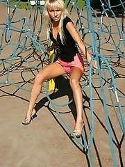 20 pictures - Planet Upskirt sexy upskirt show girl