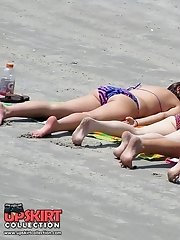 12 pictures - Bikini girls show nude asses and tits