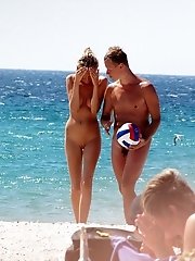 12 pictures - Girl spied out of her bikini bra