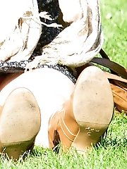 12 pictures - Upskirt closeups, made in public places