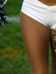 12 pictures - Cameltoe upskirt gallery
