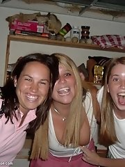 12 pictures - Chick don't wear bras and show nasty upblouse