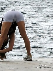 12 pictures - Cameltoe upskirt gallery