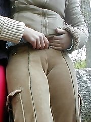 12 pictures - Cameltoe upskirt gallery