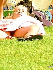 12 pictures - Cameltoe upskirt gallery