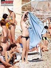 12 pictures - Sexy dance of the horny bikini babes