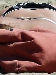 12 pictures - Sexy dance of the horny bikini babes