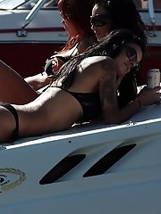 12 pictures - Bikini babes will put you into mood