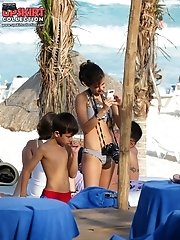 12 pictures - Bikini doll doing blowjob on beach