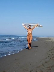 12 pictures - Pure nudism show performed outdoor
