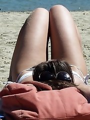 12 pictures - Exclusive bikini butts for your fun