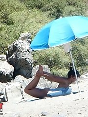 12 pictures - Nude fems showing the natural boobs