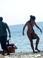 12 pictures - Nude fems showing the natural boobs