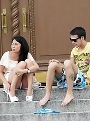 12 pictures - Upskirt girls enjoy a day in a park