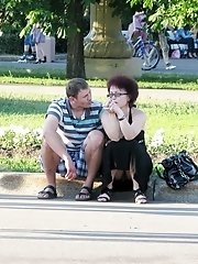 12 pictures - Upskirt girls enjoy a day in a park
