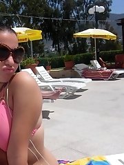 12 pictures - Bikini bitch flashing on the Orient