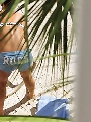 12 pictures - Sexy bikini girls have awesome backs