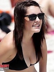 12 pictures - Girls in bikinis hot show on my cam