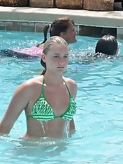 12 pictures - Girls in bikinis hot show on my cam