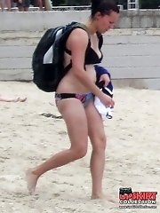 12 pictures - Amateur girls modeling their bikinis