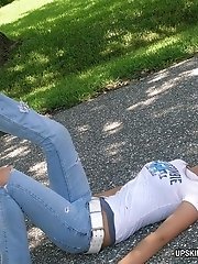 7 pictures - Babes' butts in tight jeans look great spied in the street