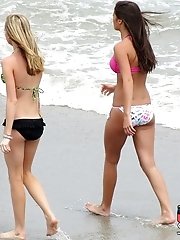 12 pictures - Gals have no clue their bikini spied