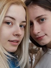 8 pictures - "Irina and Bianca Friendly Flexin'"