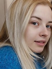 8 pictures - "Irina and Bianca Friendly Flexin'"