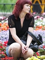 12 pictures - Sultry sitting upskirt photos