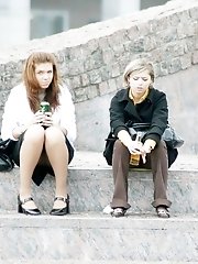 12 pictures - Sultry sitting upskirt photos