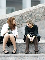 12 pictures - Sultry sitting upskirt photos
