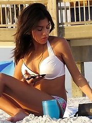 12 pictures - Hot yoga from a sexy bikini chick