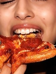 8 pictures - Reina Rae Girls and Pizza