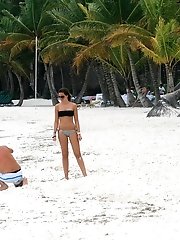 12 pictures - Milf bikinis spied on the beaches