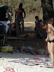 12 pictures - Hot bikini pics with sexy girls with nude titties