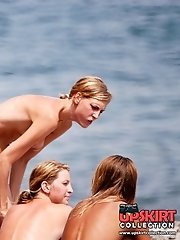 12 pictures - Horny nude girls show flexibility