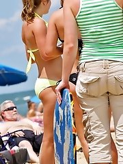 12 pictures - Beach bikini girls enjoy summer day