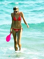 12 pictures - A bikini bitch going topless on the Nugal