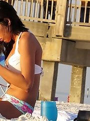 12 pictures - Beach voyeur gallery of hot bikinis