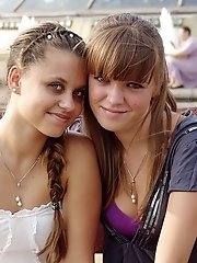 12 pictures - Gorgeous upskirt girl in a park