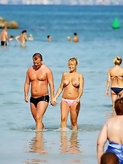 12 pictures - Horniest bikini slip voyeured on cam