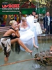 12 pictures - Pics of real sexy girls upskirt in the park
