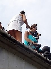 12 pictures - Upskirt girls filmed on spy cam
