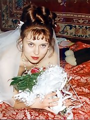 10 pictures - Naughty Brides upskirt photos